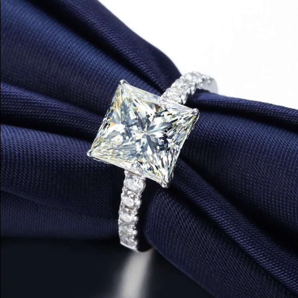 New Fashionable 925 Silver Square Diamond Ring - Picture 3 of 4